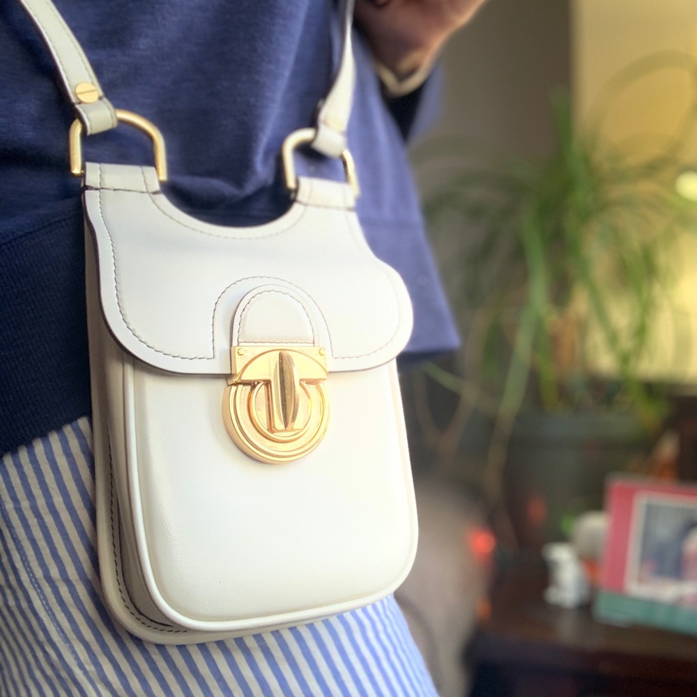 ⛔️SOLD⛔️Authentic Tory burch Leather phone/Card - Picture 7 of 8